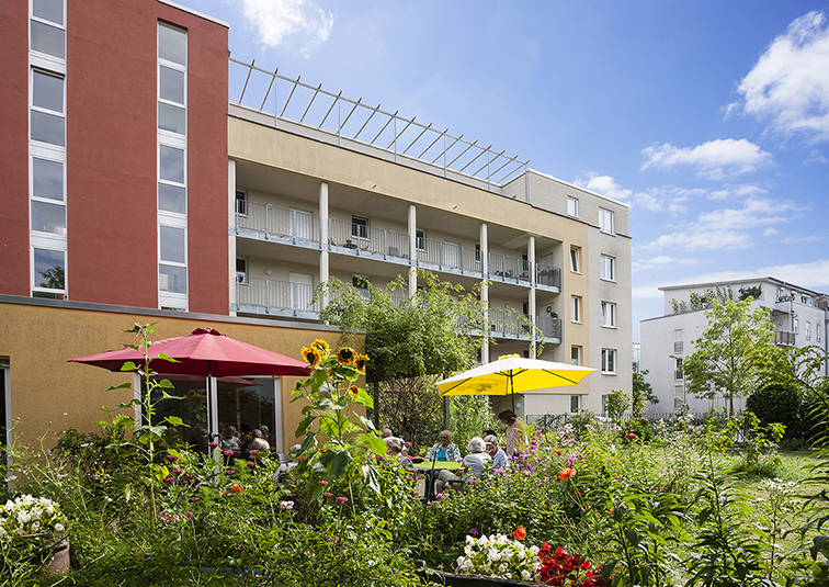 Garten mit Terrasse